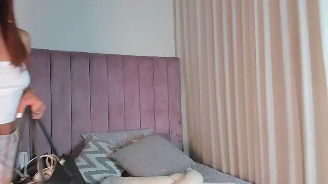 Elise Diamond online show from April 6, 2:00 am