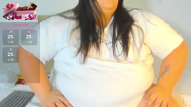 Snapshot of Suggar-bbw chatting on October 20, 12:02 am Suggar-bbw online show from October 20, 12:02 am