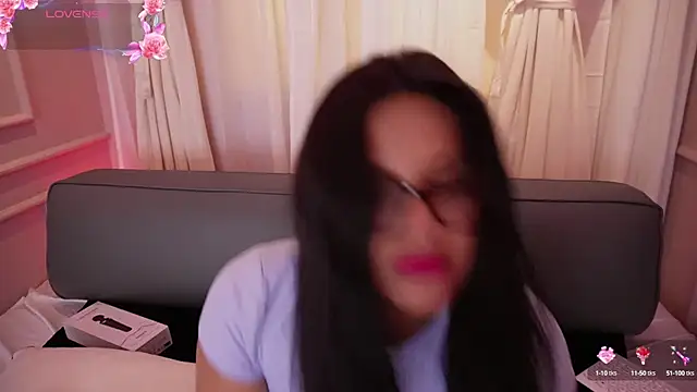 Snapshot of Sophia_wilsonn_ chatting on October 4, 11:16 am Sophia wilsonn online show from October 4, 11:16 am