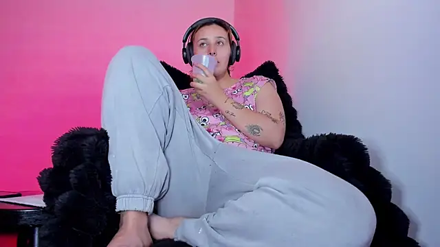 bonnie moon  online show from January 11, 9:09 pm