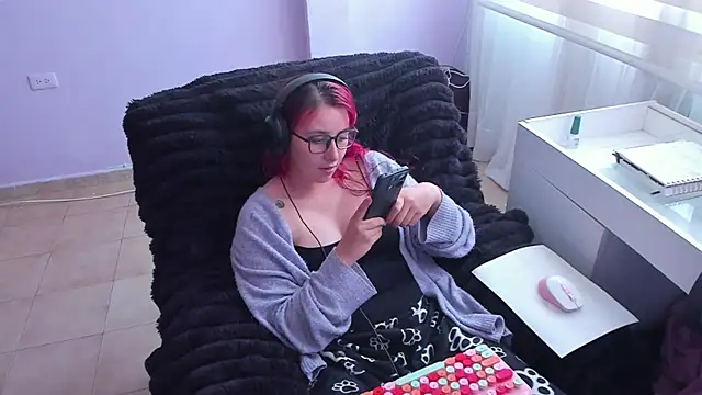 Snapshot of bonnie_moon_ chatting on October 8, 6:23 pm bonnie moon online show from October 8, 6:23 pm