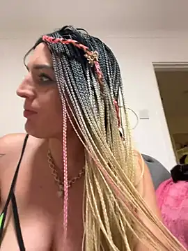 Haleytightlips1986 online show from April 7, 9:28 pm