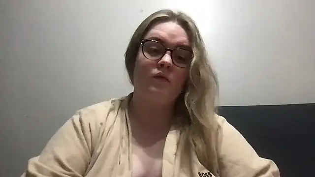 honeyyy24 online show from March 17, 10:36 pm