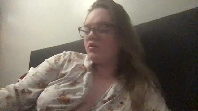 honeyyy24 online show from December 5, 7:59 pm