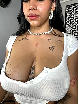 Snapshot of MadeleineSanez chatting on October 9, 1:21 am MadeleineSanez online show from October 9, 1:21 am