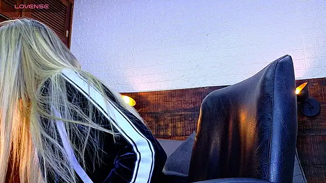 Celeste sanz online show from December 3, 11:45 am