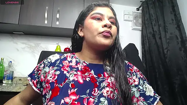 Snapshot of iniyalaboni chatting on September 8, 7:46 pm iniyalaboni online show from September 8, 7:46 pm