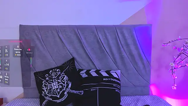 miaablack online show from September 11, 8:09 pm