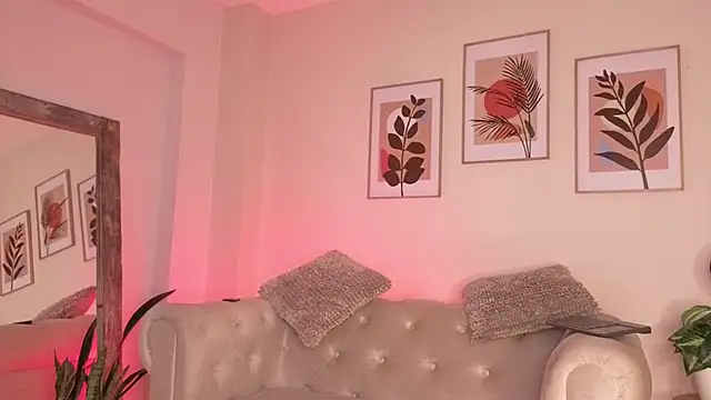 DahianaWalcott online show from February 20, 5:03 pm