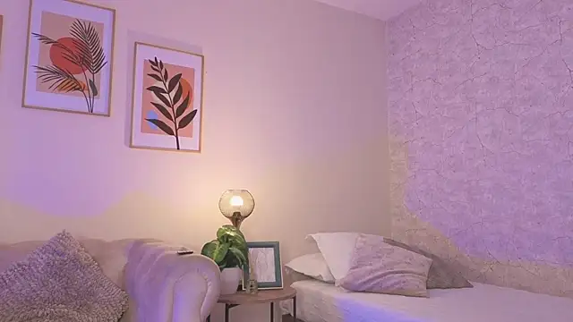 DahianaWalcott online show from April 20, 6:11 pm