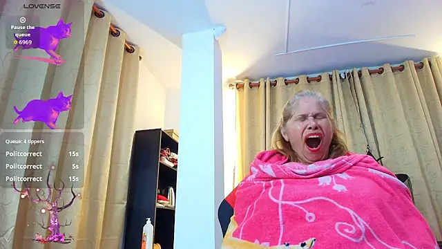 girl amada online show from October 18, 5:32 am