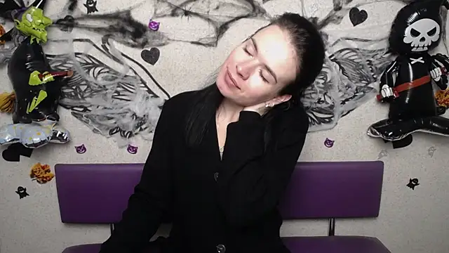 Snapshot of JasmineKouch chatting on October 18, 5:37 pm JasmineKouch online show from October 18, 5:37 pm