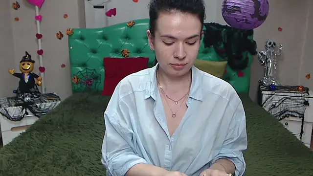 JasmineKouch online show from November 16, 1:00 pm