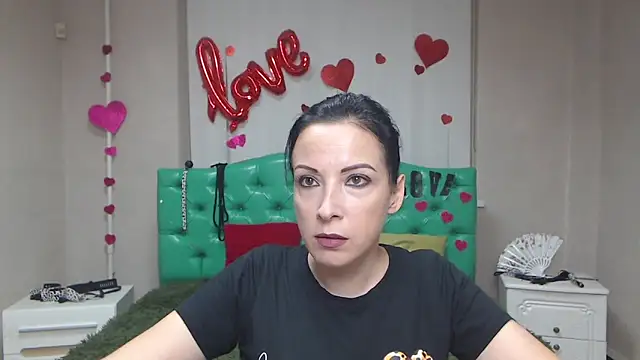 Snapshot of ElizabethSho chatting on September 9, 5:13 pm ElizabethSho online show from September 9, 5:13 pm