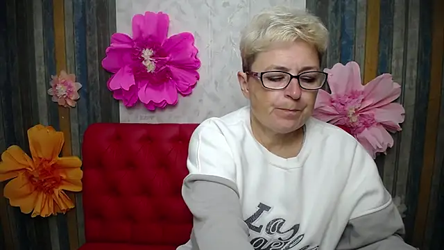 Snapshot of EmiliaGree chatting on October 4, 5:39 pm EmiliaGree online show from October 4, 5:39 pm