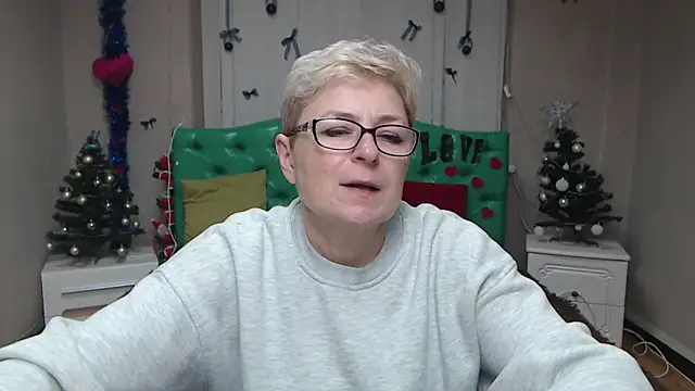 EmiliaGree online show from January 11, 6:24 pm