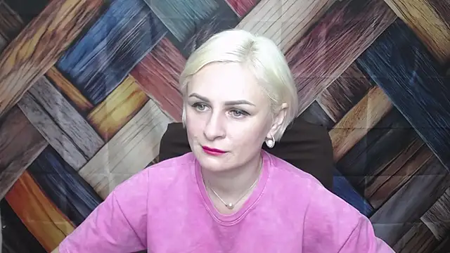 Snapshot of OliviaHorst chatting on September 11, 5:19 am OliviaHorst online show from September 11, 5:19 am