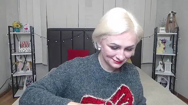 Snapshot of OliviaHorst chatting on October 14, 5:32 am OliviaHorst online show from October 14, 5:32 am
