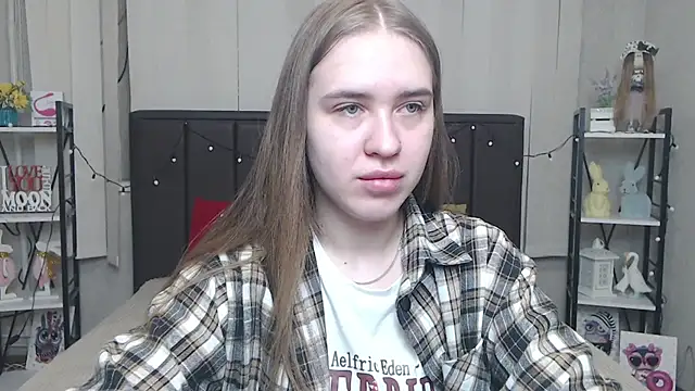 Snapshot of LauraHlot chatting on September 11, 6:25 am LauraHlot online show from September 11, 6:25 am