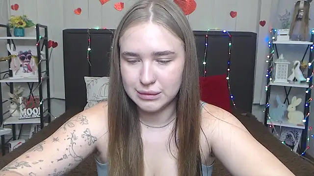 LauraHlot online show from July 14, 5:50 pm