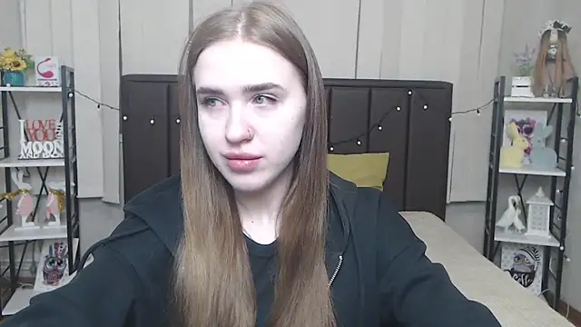Snapshot of LauraHlot chatting on October 18, 5:32 am LauraHlot online show from October 18, 5:32 am