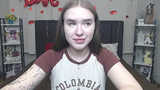 LauraHlot online show from May 13, 6:19 am