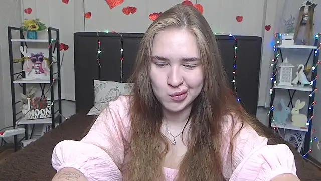 LauraHlot online show from July 15, 5:50 pm