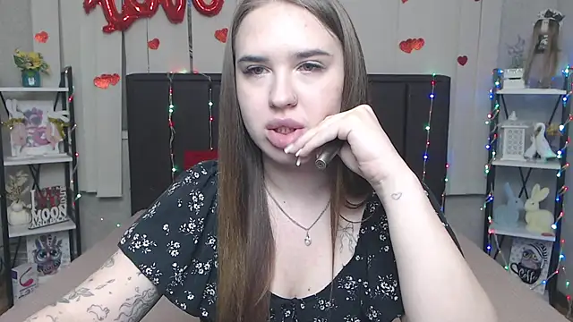 LauraHlot online show from April 14, 6:35 am