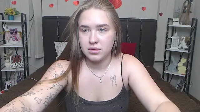 LauraHlot online show from July 13, 6:25 am