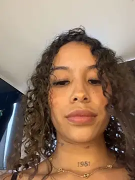 MarieLeon online show from May 24, 9:25 pm
