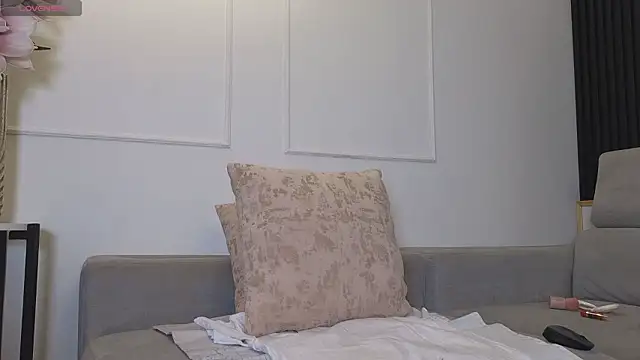 anellejones online show from March 18, 8:14 pm