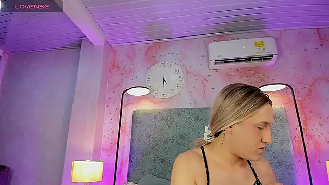 JESSI NAOMI online show from November 2, 11:08 pm