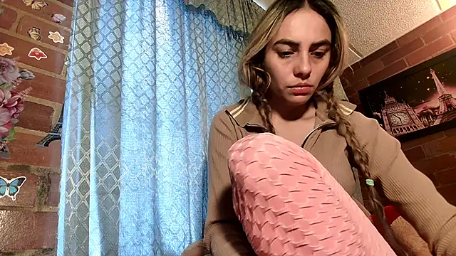 Snapshot of ValeriaLacrozee chatting on October 7, 4:33 pm ValeriaLacrozee online show from October 7, 4:33 pm