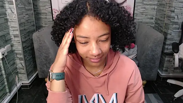 Snapshot of Violeth_b chatting on September 15, 12:46 pm Violeth b online show from September 15, 12:46 pm