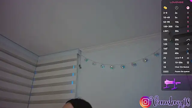 venusleroy  online show from February 11, 11:06 pm