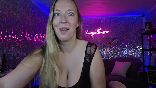 lucyallen4201 online show from June 18, 12:10 pm