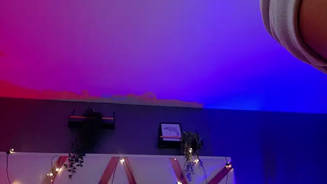 ParisFox  online show from February 9, 10:12 pm