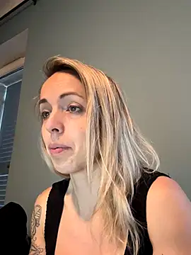 Snapshot of Annicam chatting on October 4, 5:57 am Annicam online show from October 4, 5:57 am