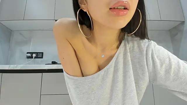 Mia Meow  online show from January 9, 7:02 am