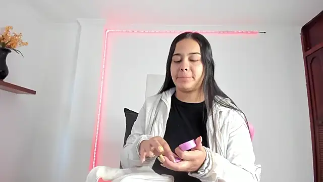 anniesweet- online show from January 19, 1:18 pm