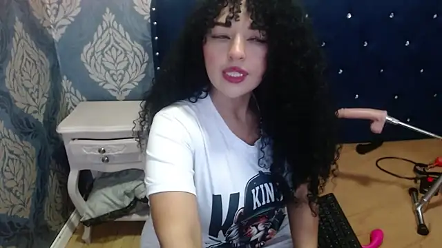 Snapshot of Sofiacowperx chatting on October 11, 4:42 pm Sofiacowperx online show from October 11, 4:42 pm