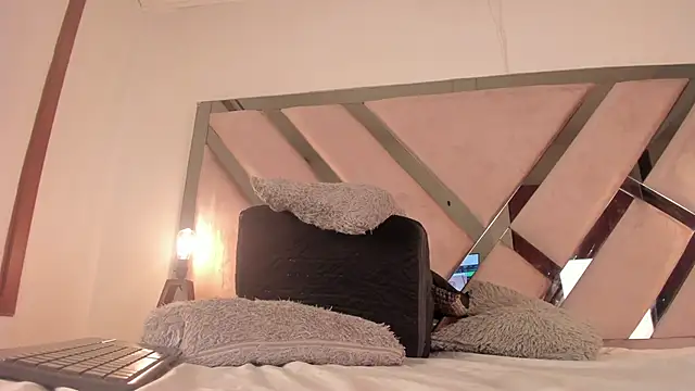 Sophia Lemos online show from February 10, 1:25 pm