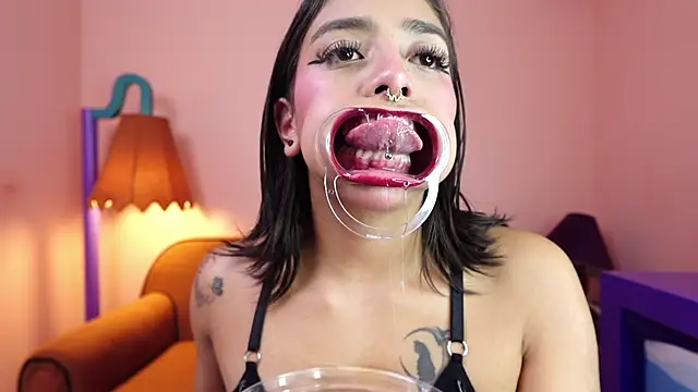 miss collins online show from October 24, 6:04 pm