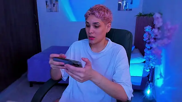 Charlee pink online show from December 18, 8:35 pm