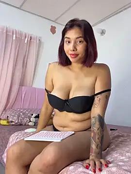 Snapshot of LucyMartelli chatting on October 18, 12:30 pm LucyMartelli online show from October 18, 12:30 pm