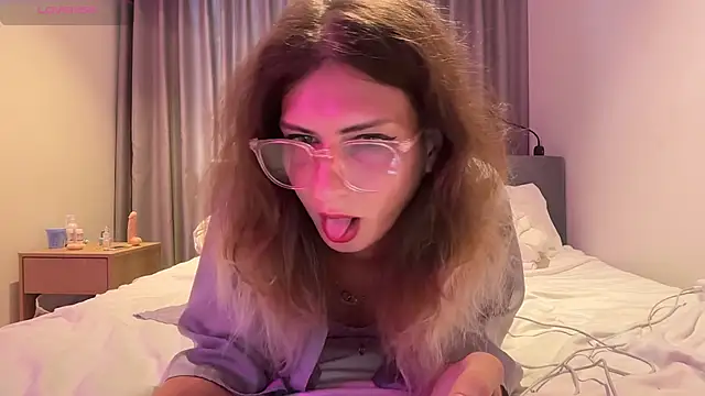 Alice Pinkhead online show from March 9, 7:22 am