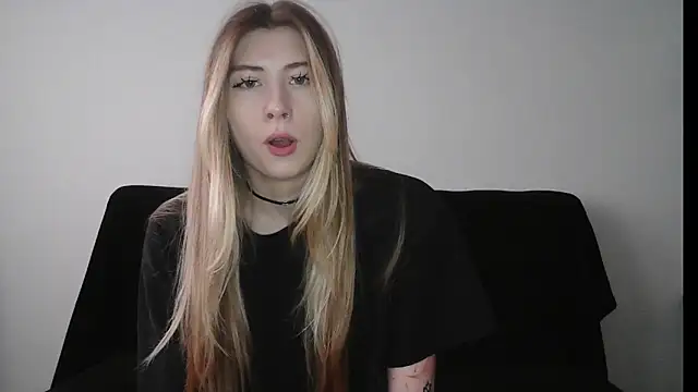 Snapshot of ErikaShyy chatting on October 3, 1:38 pm ErikaShyy online show from October 3, 1:38 pm