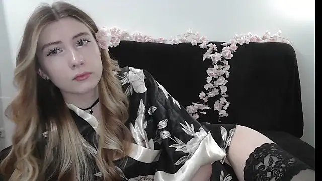 ErikaShyy online show from April 22, 12:02 pm