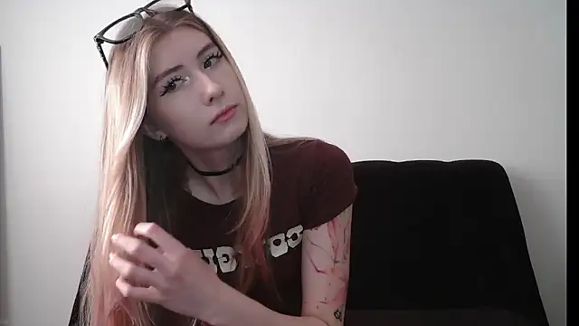 ErikaShyy online show from January 19, 11:06 am