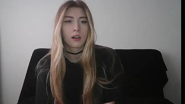Snapshot of ErikaShyy chatting on October 10, 1:49 pm ErikaShyy online show from October 10, 1:49 pm